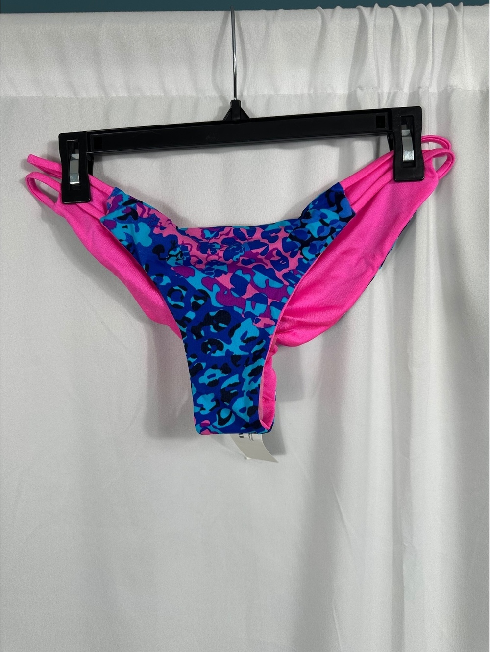 Doll Belize Reversible Neon Pink & Fantasy Abstract Single Rise Scruch Small